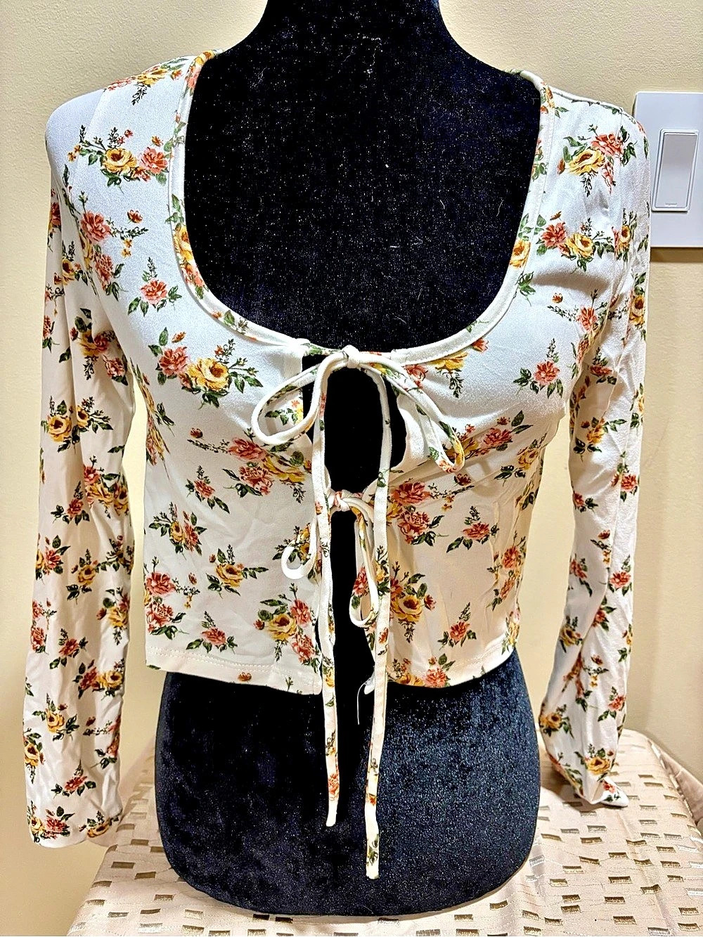 Forever 21 Floral Tie-Front Crop Top in White Size Small
